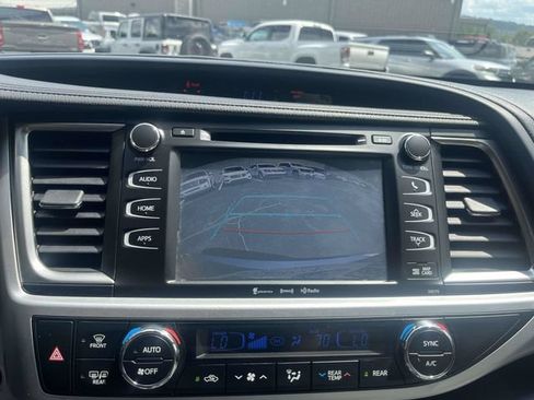 Used 2018 Toyota Highlander XLE AWD/4WD image 31
