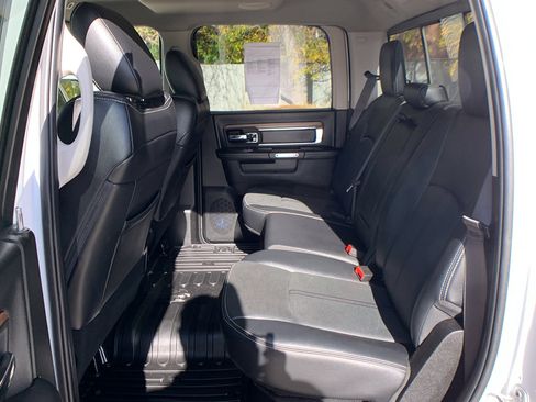 Used 2018 RAM 1500 Laramie image 25