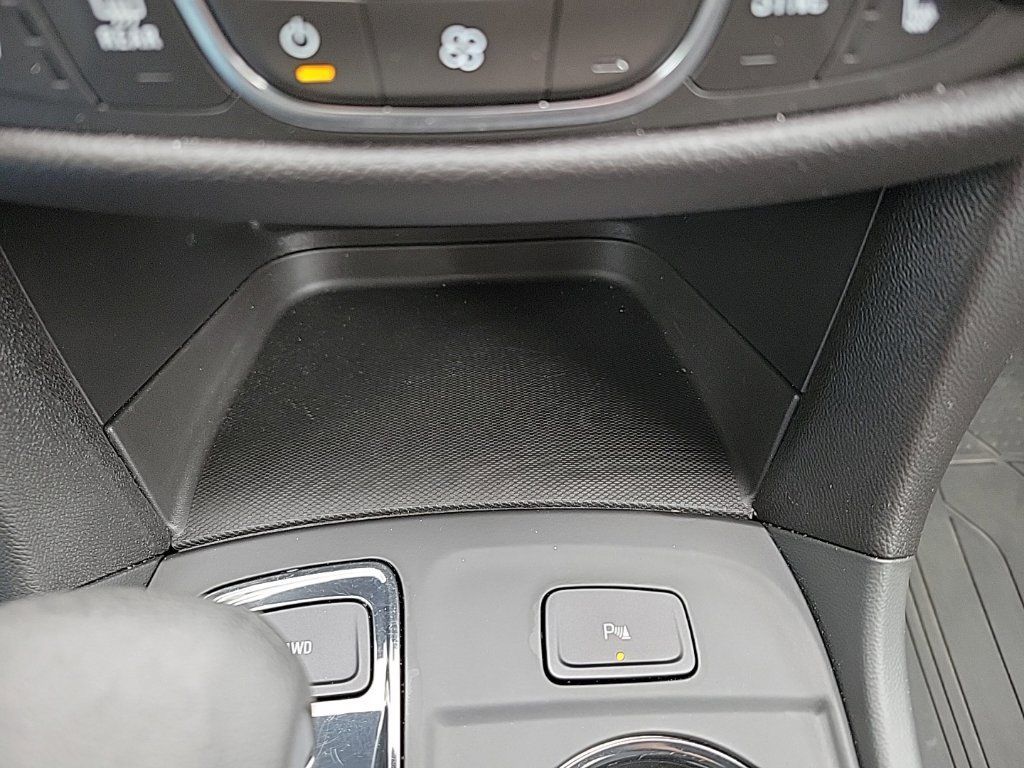 Used 2024 Chevrolet Equinox RS w/ RS Leather Package AWD/4WD image 17