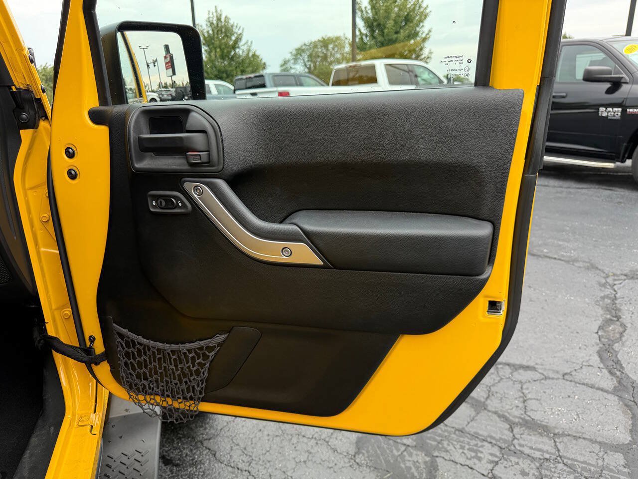 Used 2015 Jeep Wrangler Unlimited Rubicon w/ Connectivity Group AWD/4WD image 24