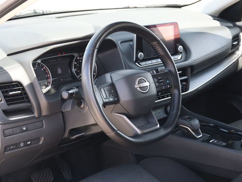 Used 2025 Nissan Rogue SV AWD/4WD image 13