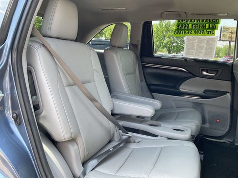 Used 2014 Toyota Highlander Limited w/ Driver Technology Package AWD/4WD image 47