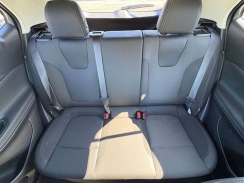 Used 2025 Buick Encore GX Preferred AWD/4WD image 36