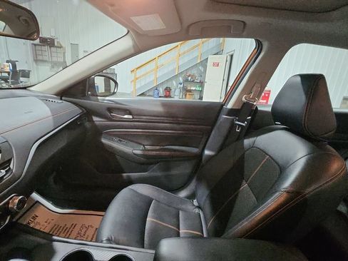 Used 2021 Nissan Altima 2.0 SR FWD image 11