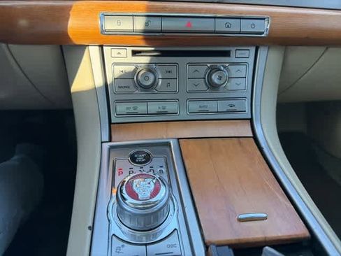 Used 2010 Jaguar XF Luxury image 15