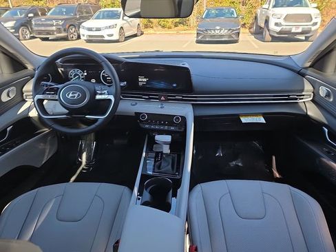New 2026 Hyundai Elantra Limited FWD image 18