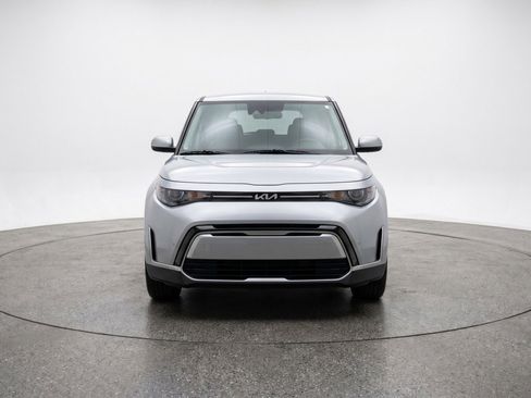 Used 2025 Kia Soul LX w/ LX Technology Package FWD image 2