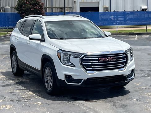 Used 2023 GMC Terrain SLT w/ Infotainment Package II FWD image 3