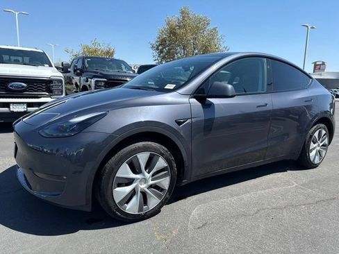Used 2023 Tesla Model Y Long Range AWD/4WD image 1