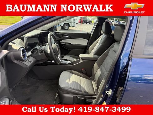 Used 2024 Chevrolet Trax LT w/ Driver Confidence Package FWD image 9