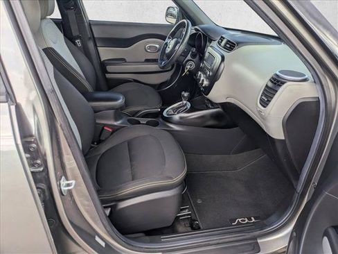 Used 2016 Kia Soul + FWD image 18