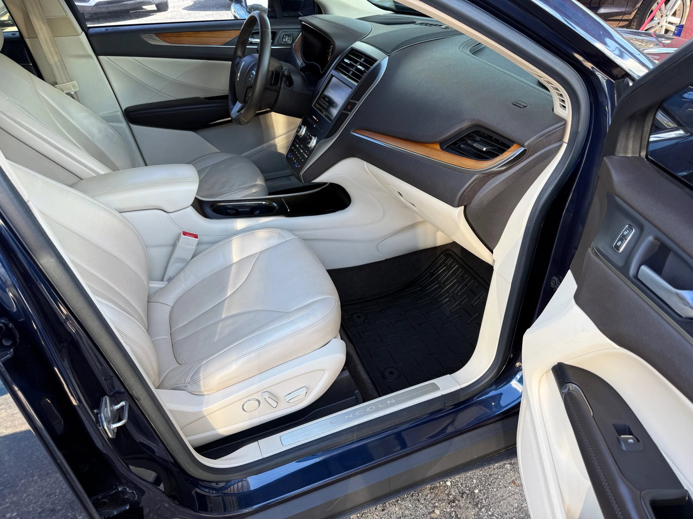 Used 2015 Lincoln MKC FWD w/ Equipment Group 102A Reserve image 15