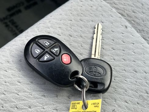 Used 2012 Toyota Sienna LE image 29