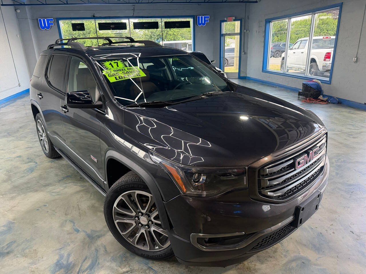 Used 2017 GMC Acadia SLT AWD/4WD image 11