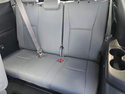 Certified 2025 Toyota Highlander XLE image 11