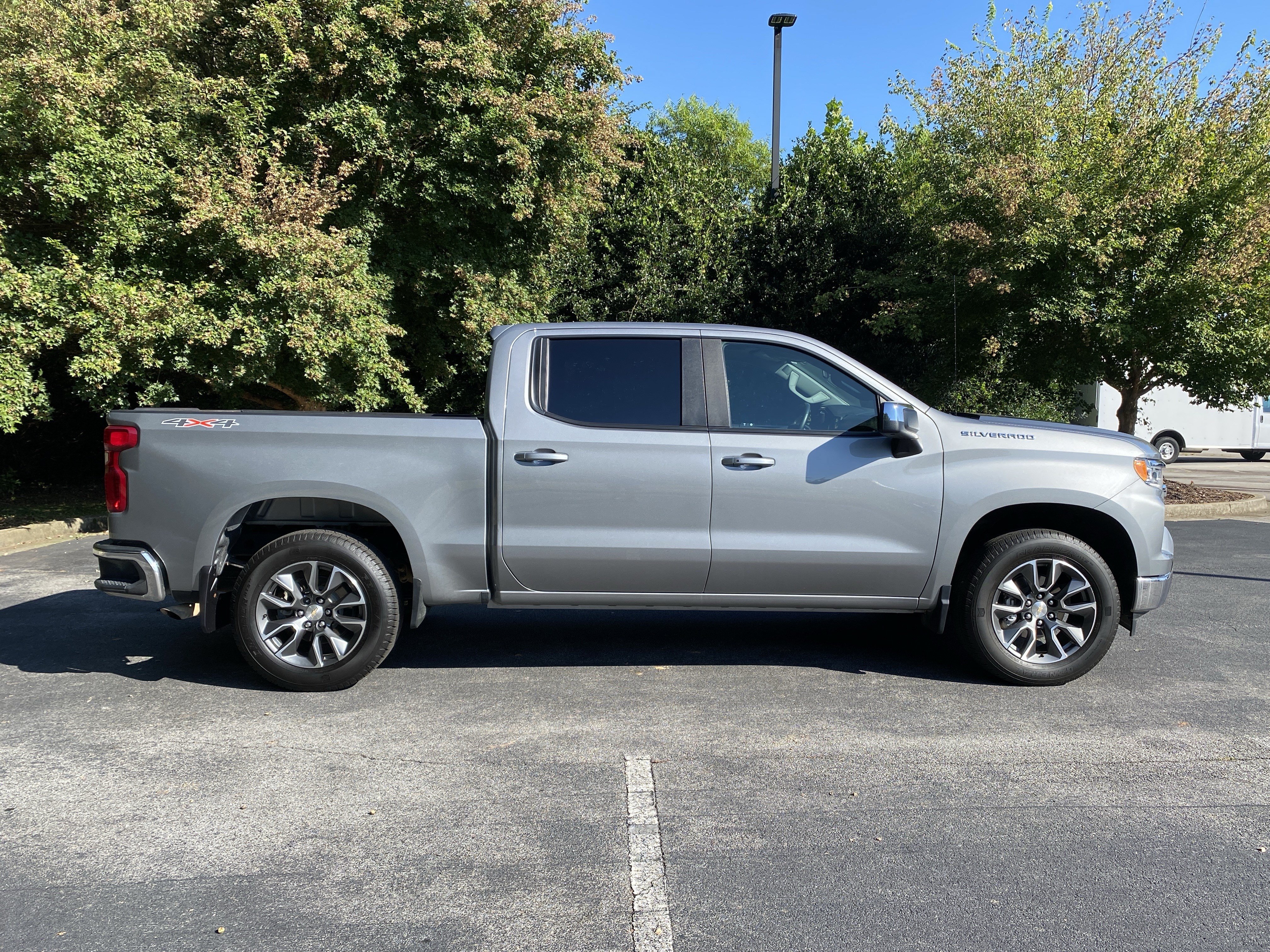 Used 2023 Chevrolet Silverado 1500 LT AWD/4WD image 10