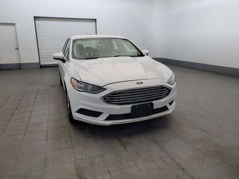 Used 2017 Ford Fusion SE w/ Fusion SE Technology Package FWD image 14