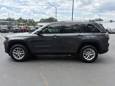 Used 2023 Jeep Grand Cherokee Laredo AWD/4WD image 4