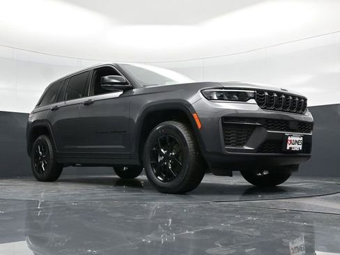 New 2026 Jeep Grand Cherokee Altitude AWD/4WD image 54