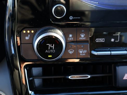 Used 2020 Toyota Highlander XLE image 26