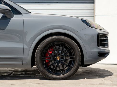 Certified 2024 Porsche Cayenne S AWD/4WD image 24