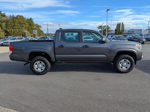 Used 2017 Toyota Tacoma SR image 6