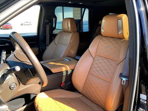 Used 2024 Cadillac Escalade Sport w/ LPO, ONYX Package image 22