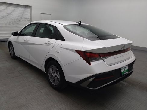 Used 2025 Hyundai Elantra SE FWD image 3