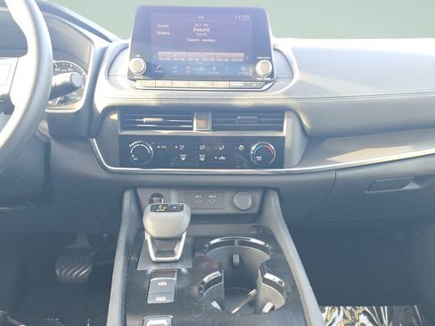 Used 2024 Nissan Rogue S FWD image 15