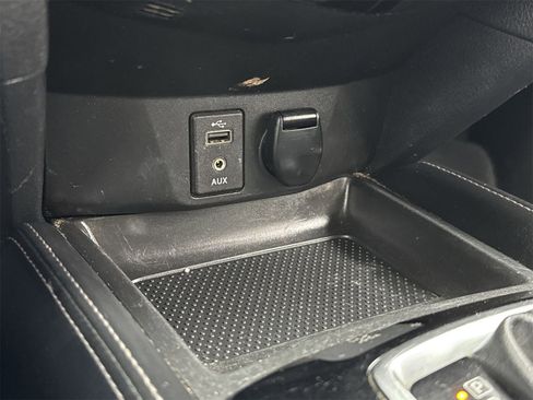 Used 2017 Nissan Rogue SL w/ SL Premium Package image 32