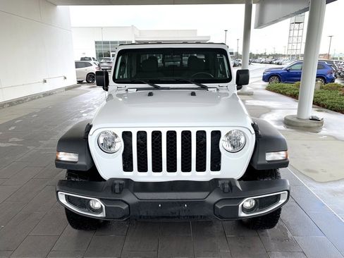 Used 2023 Jeep Gladiator Sport image 2