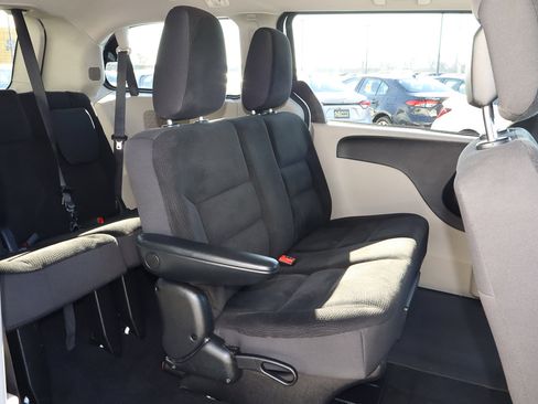 Used 2019 Dodge Grand Caravan SE image 22