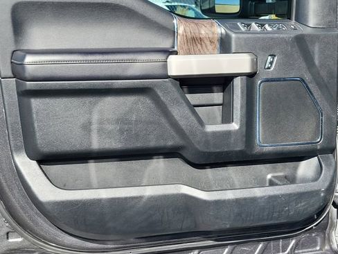 Used 2019 Ford F250 Lariat w/ Chrome Package image 18