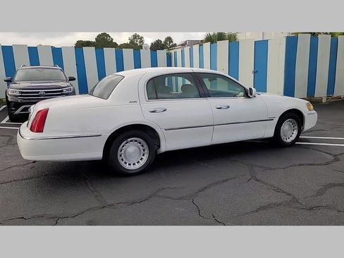 Used 2001 Lincoln Town Car Executive image 23