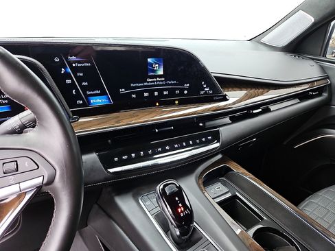 Certified 2024 Cadillac Escalade Premium Luxury Platinum w/ Heavy-Duty Trailer Package image 18