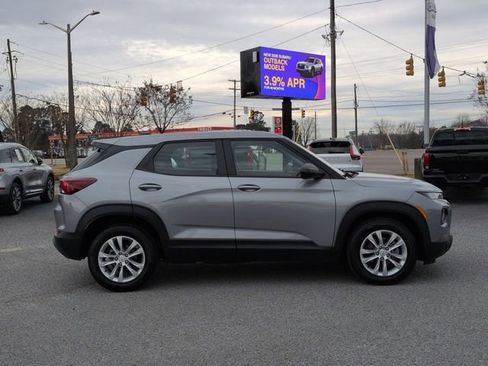 Used 2023 Chevrolet TrailBlazer LS image 2