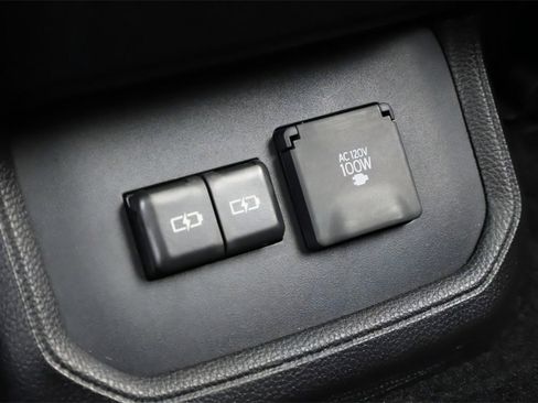 Used 2024 Toyota Highlander Platinum image 14