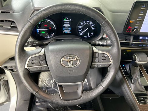 Used 2022 Toyota Sienna XLE w/ XLE Plus Package AWD/4WD image 11