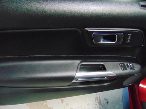 Used 2020 Ford Mustang Coupe image 7