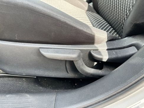 Used 2021 Nissan Versa S FWD image 7