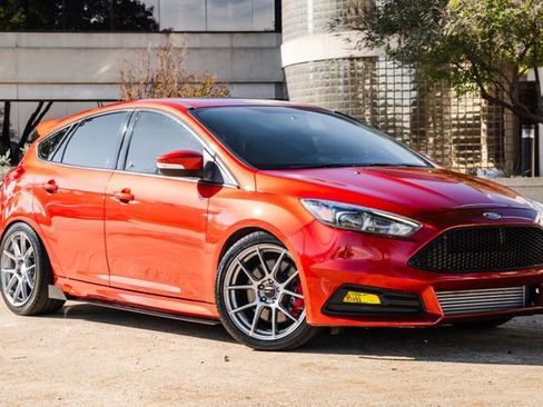 Used 2018 Ford Focus ST w/ Equipment Group 401A image 34