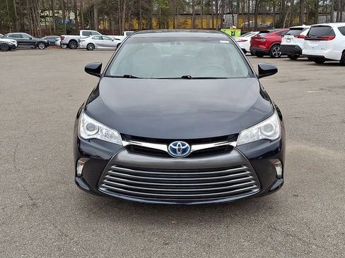 Used 2017 Toyota Camry LE image 2