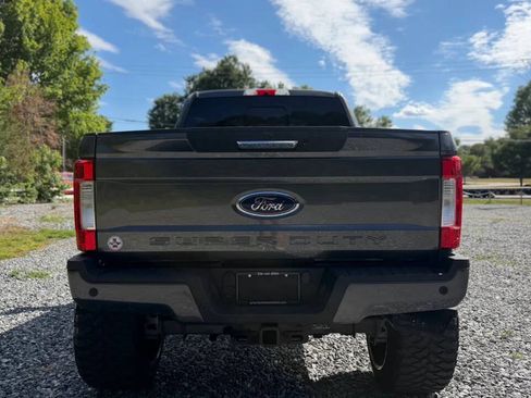 Used 2017 Ford F250 Lariat w/ Lariat Value Package AWD/4WD image 6