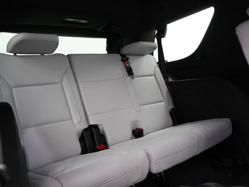 Used 2025 Chevrolet Tahoe Premier AWD/4WD image 14