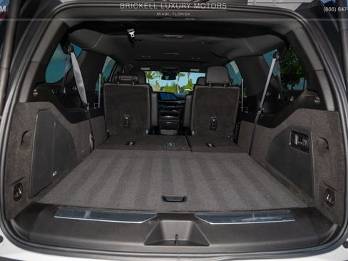 Used 2024 Cadillac Escalade ESV Luxury AWD/4WD image 13