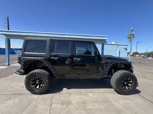Used 2013 Jeep Wrangler Unlimited Sahara AWD/4WD image 2