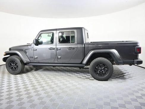 Used 2023 Jeep Gladiator Sport AWD/4WD image 3