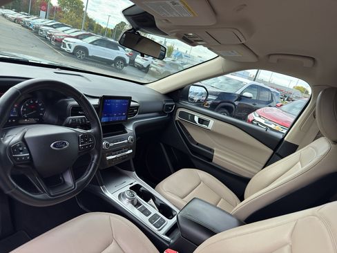 Used 2020 Ford Explorer XLT w/ Equipment Group 202A image 26
