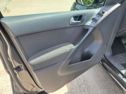 Used 2014 Volkswagen Tiguan S image 17