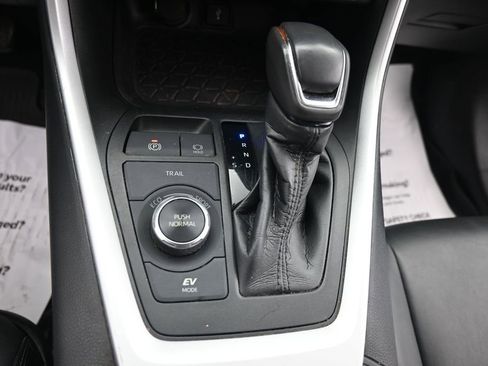 Used 2021 Toyota RAV4 XLE Premium AWD/4WD image 22